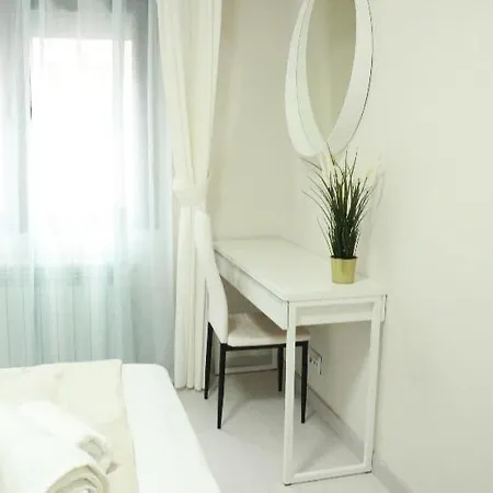Centro Cerca De Estacion De Buses Y Trenes Homestay *